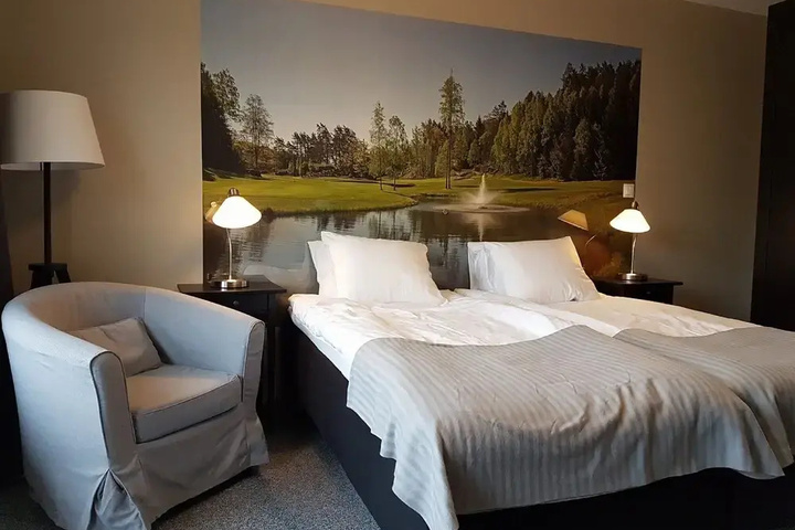 Room 3 of 6