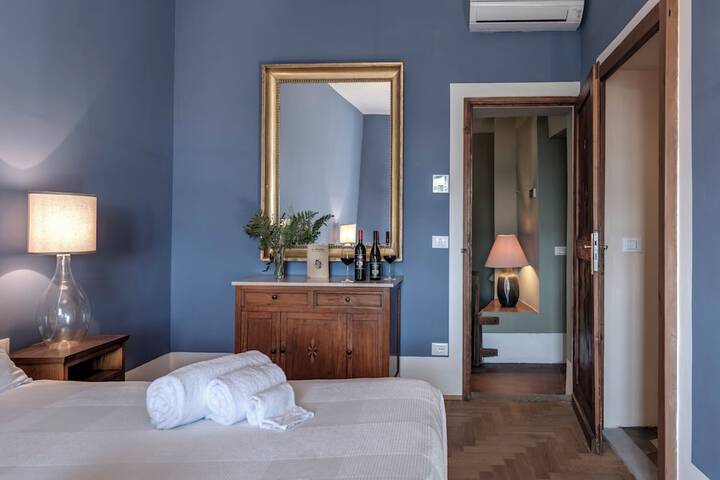 Room 16 of 77