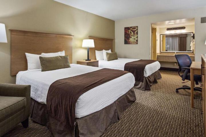 2 Double Beds Microwave and Refrigerator WiFi Full Breakfast (2 of 11)