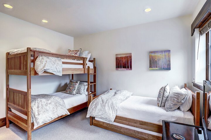 Room 60 of 302