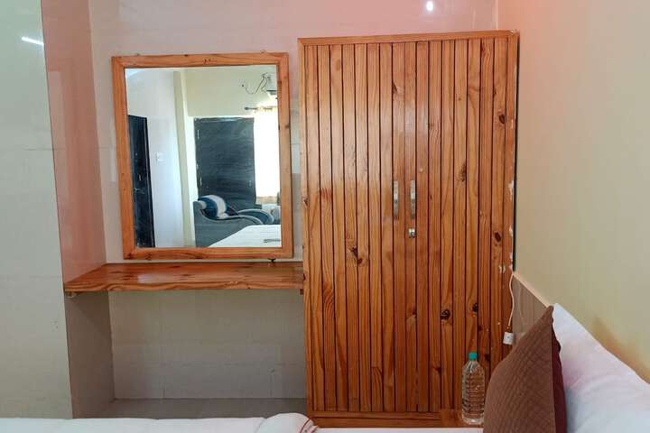Room 12 of 25