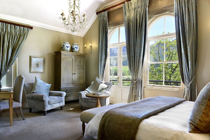 Room 3 of 220