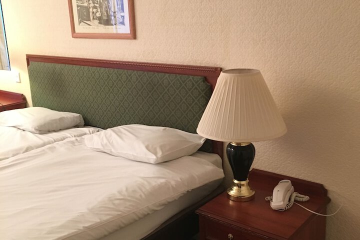 Room 8 of 54