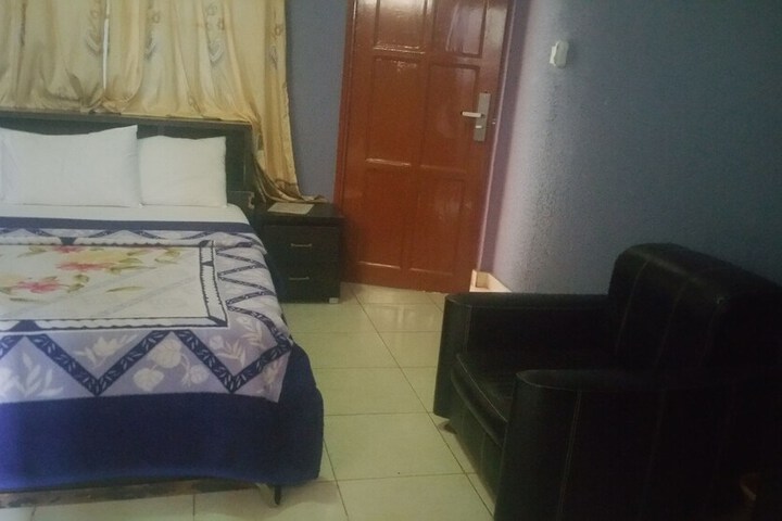 Room 10 of 17