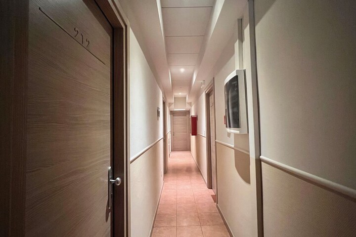Ballroom/Hall 36 of 42