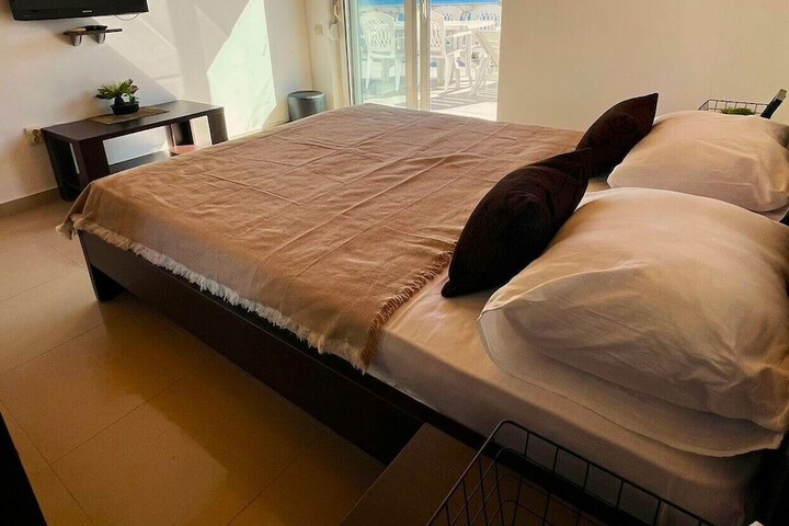 Room 21 of 97