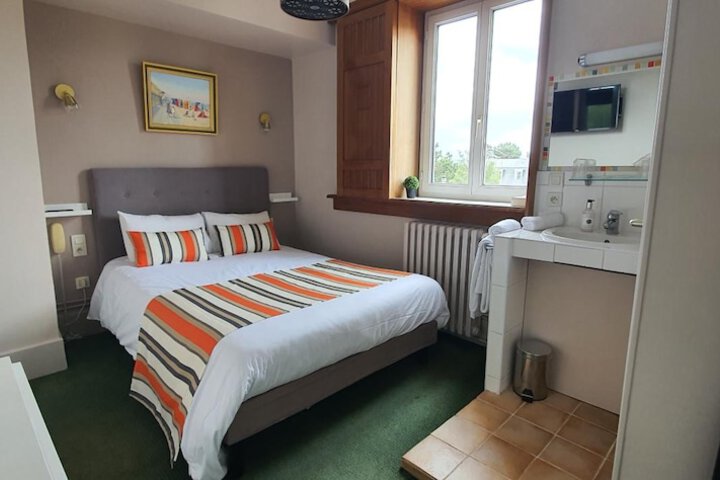 Room 10 of 35