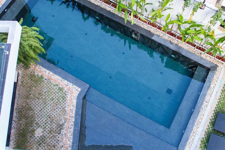 Pool 21 of 32