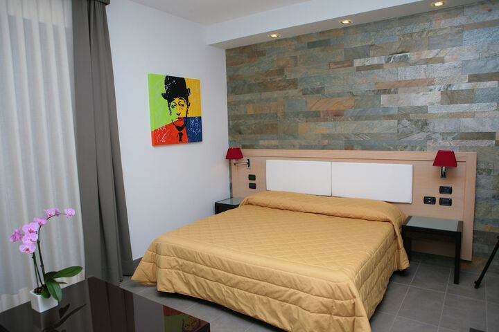 Room 9 of 65