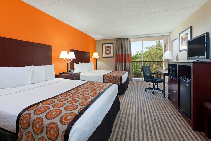 2 Double Beds (3 of 5)