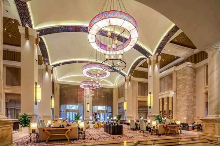Lobby lounge