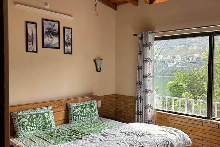 Room 2 of 8
