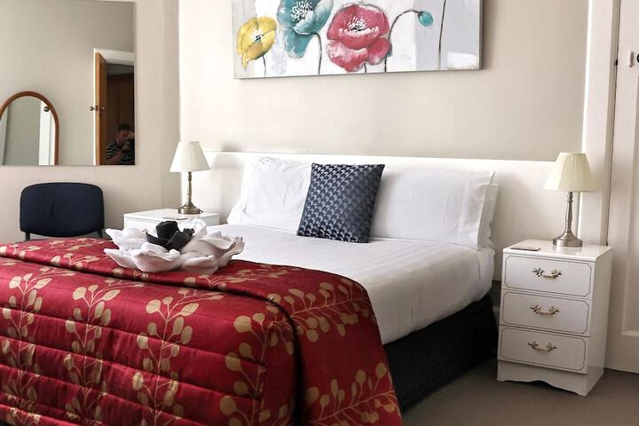Room 4 of 70