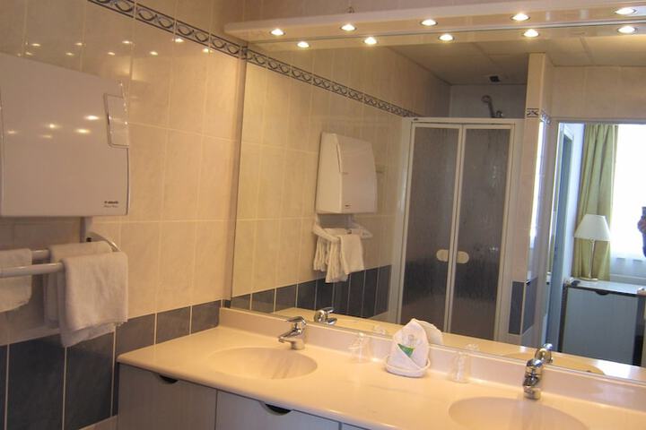 Room 14 of 25