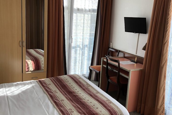 Room 13 of 35