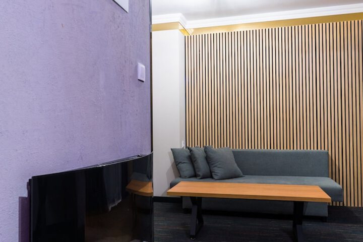 Room 44 of 102