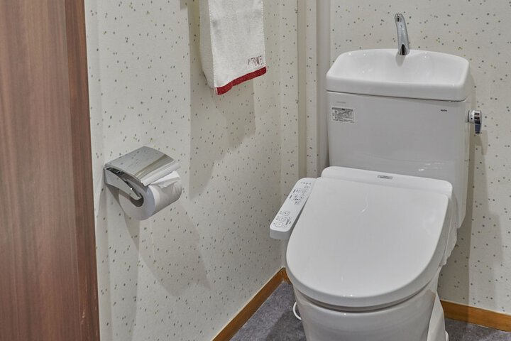 Room 8 of 25
