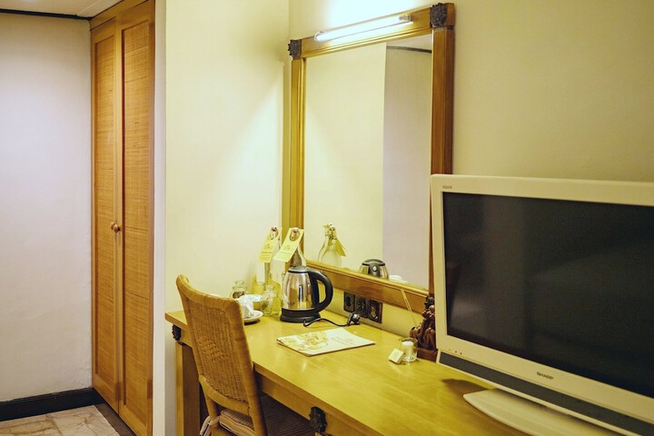 Room 17 of 120
