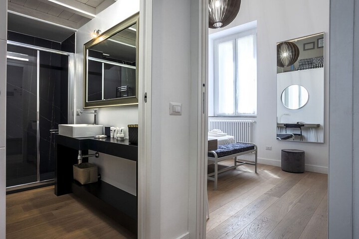 Room 2 of 25