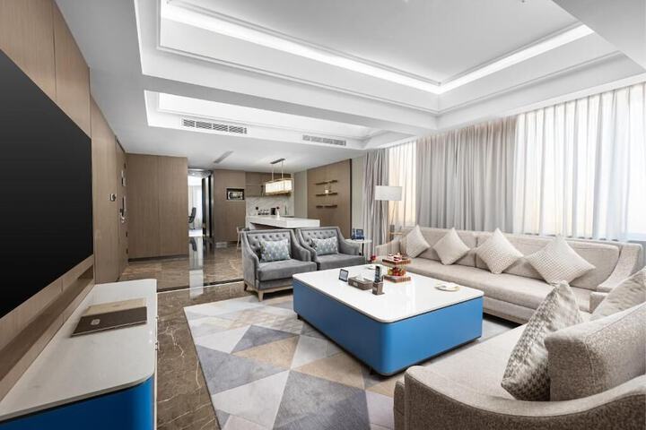 Room 52 of 80