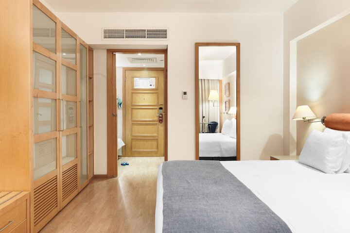 Room 16 of 154