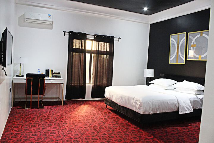 Room 6 of 68