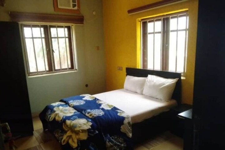 Room 9 of 11