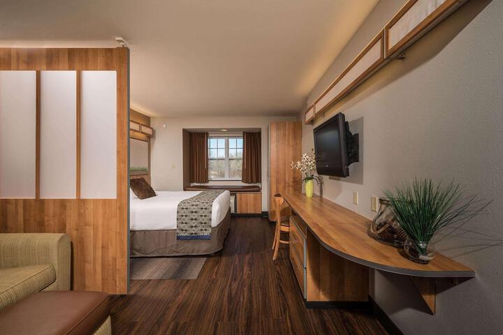 1 Queen Bed (1 of 31)