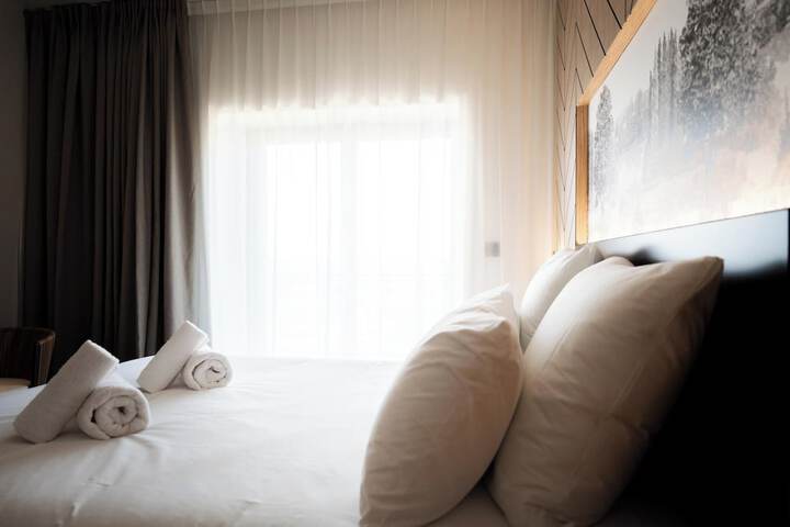 Room 6 of 84