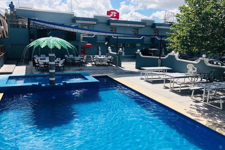 Pool 10 of 15