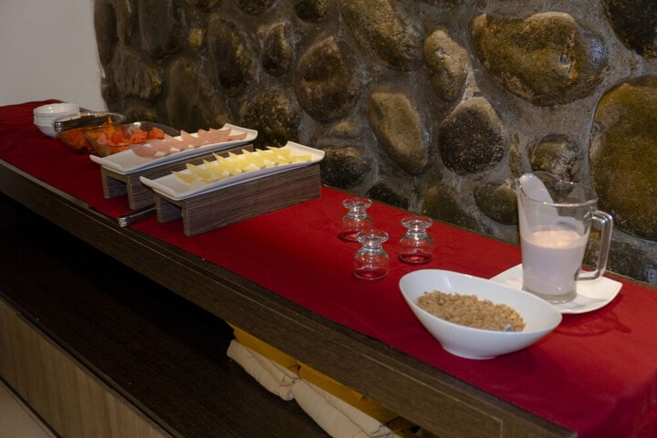 Breakfast/Coffee Service 116 of 144