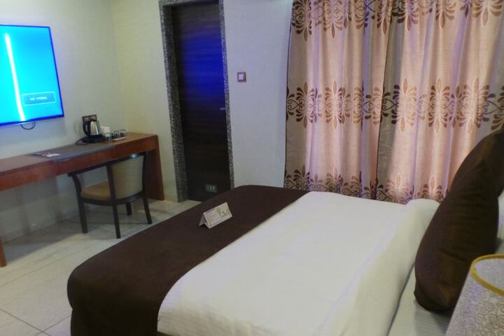Room 33 of 71