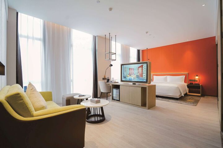 Room 5 of 84
