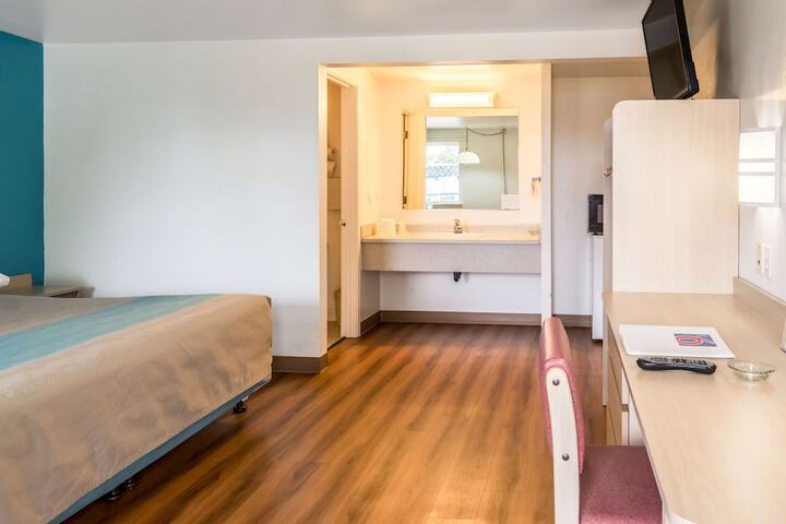Room 20 of 38