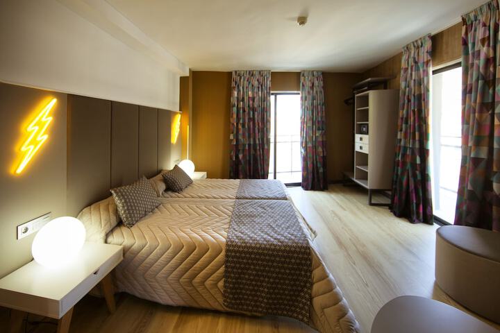 Room 8 of 30