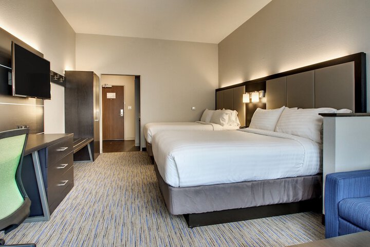 2 Queen Beds (8 of 22)