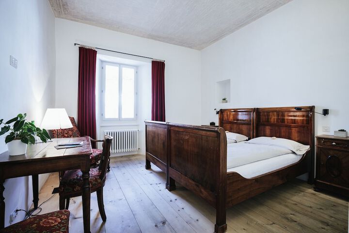 Room 3 of 28