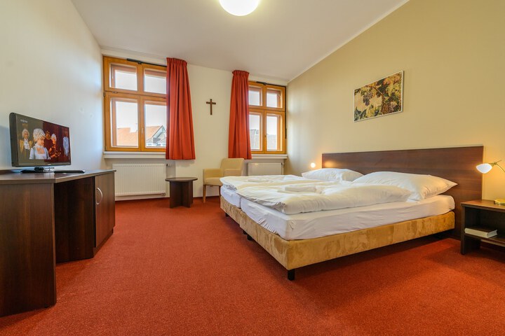 Room 5 of 42