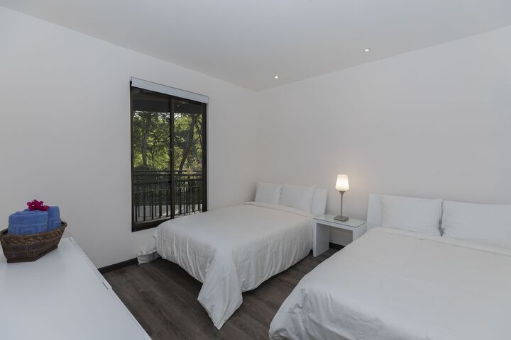 Room 3 of 167