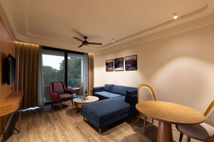 Room 9 of 75