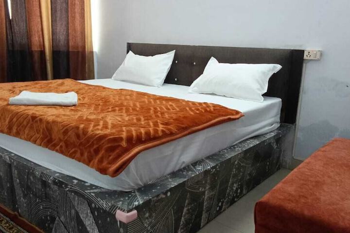 Room 8 of 21