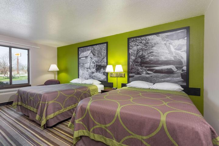 1 Queen Bed (21 of 24)