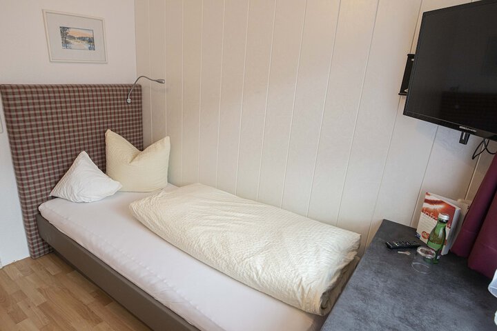 Room 9 of 149