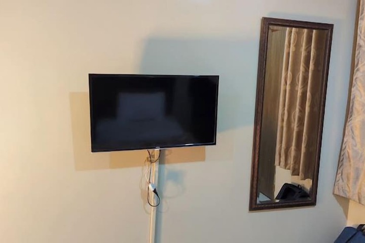 Room 6 of 11