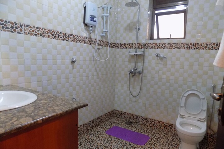 Room 12 of 28