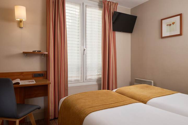Room 16 of 40