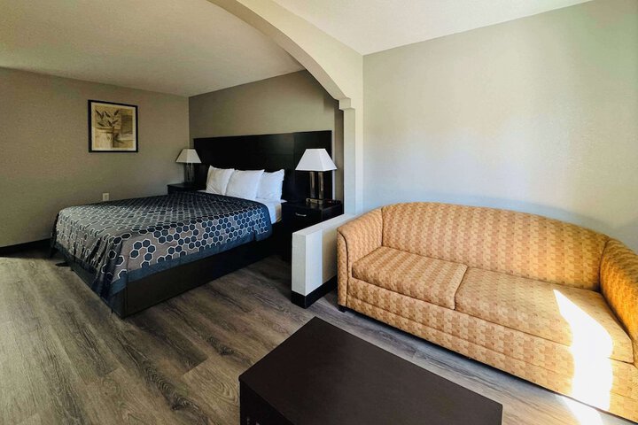 Room 28 of 47