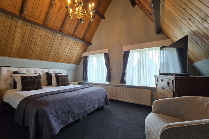 Room 25 of 61