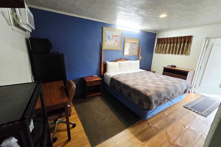 Room 4 of 20