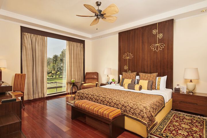 Room 32 of 63